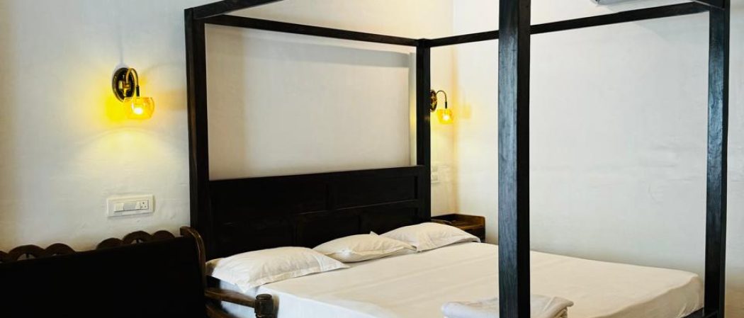seperate Farmhouse with Deluxe Rooms in Kelwa